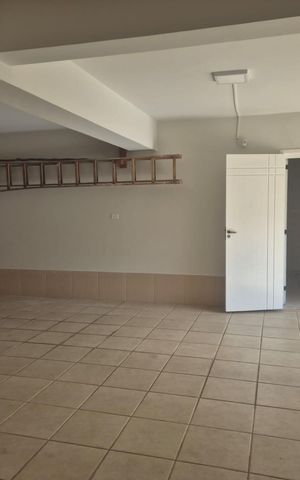 Casa para alugar com 267m², 4 quartos e 4 vagas Casa para alugar com 267m², 4 quartos e 4 vagasÁrea Externa