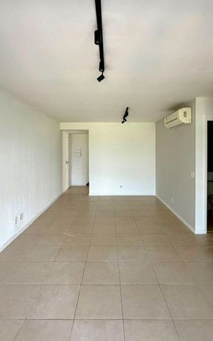 Apartamento à venda com 120m², 3 quartos e 2 vagas Apartamento à venda com 120m², 3 quartos e 2 vagasSala