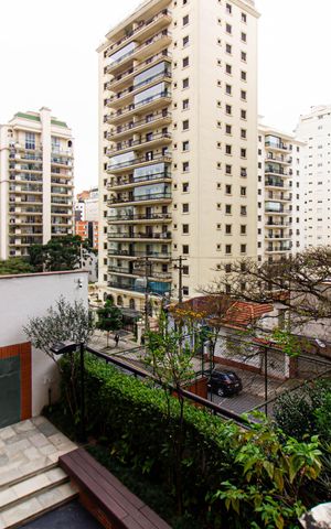 Apartamento à venda com 217m², 4 quartos e 3 vagas Apartamento à venda com 217m², 4 quartos e 3 vagasVista da Suíte 2