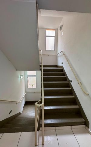 Apartamento à venda com 56m², 2 quartos e 2 vagasEscada