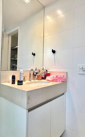Apartamento à venda com 77m², 2 quartos e 2 vagas Apartamento à venda com 77m², 2 quartos e 2 vagasBanheiro da Suíte 1