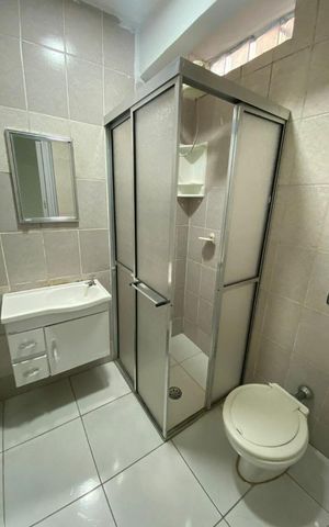 Casa à venda com 130m², 2 quartos e 2 vagas Casa à venda com 130m², 2 quartos e 2 vagasBanheiro da suíte