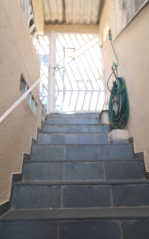 Casa à venda com 130m², 2 quartos e 2 vagasEscada / Entrada