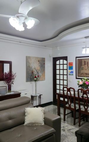 Casa à venda com 200m², 2 quartos e 2 vagas Casa à venda com 200m², 2 quartos e 2 vagasSala