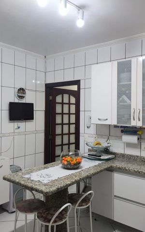 Casa à venda com 200m², 2 quartos e 2 vagas Casa à venda com 200m², 2 quartos e 2 vagasCozinha