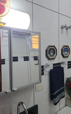 Casa à venda com 200m², 2 quartos e 2 vagas Casa à venda com 200m², 2 quartos e 2 vagasBanheiro da Suíte 2