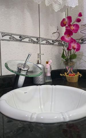 Casa à venda com 200m², 2 quartos e 2 vagas Casa à venda com 200m², 2 quartos e 2 vagasLavabo
