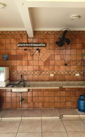 Casa à venda com 200m², 2 quartos e 2 vagas Casa à venda com 200m², 2 quartos e 2 vagasFundos Churrasqueira