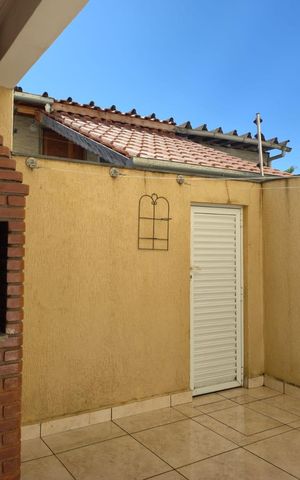 Casa à venda com 200m², 2 quartos e 2 vagas Casa à venda com 200m², 2 quartos e 2 vagasFundos Churrasqueira