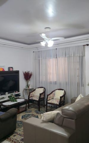 Casa à venda com 200m², 2 quartos e 2 vagas Casa à venda com 200m², 2 quartos e 2 vagasSala