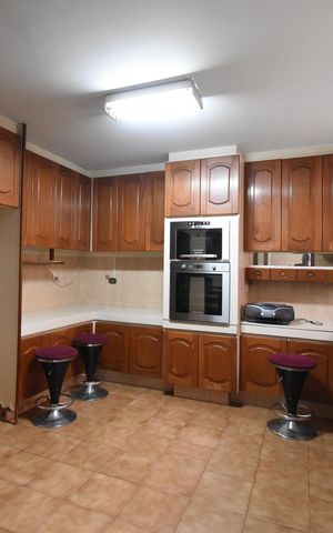 Casa à venda com 418m², 5 quartos e 4 vagasCozinha