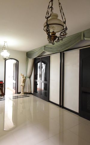 Casa à venda com 418m², 5 quartos e 4 vagasSala 2