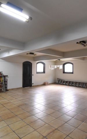 Casa à venda com 418m², 5 quartos e 4 vagasGaragem