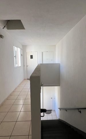 Apartamento à venda com 45m², 2 quartos e 1 vaga Apartamento à venda com 45m², 2 quartos e 1 vagaEscada