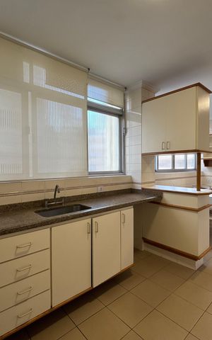 Apartamento à venda com 220m², 3 quartos e 2 vagasCozinha