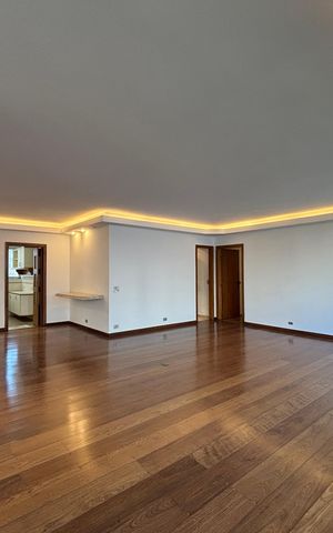 Apartamento à venda com 220m², 3 quartos e 2 vagasSala