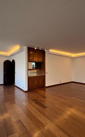 Apartamento à venda com 220m², 3 quartos e 2 vagasSala