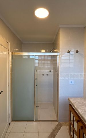 Apartamento à venda com 220m², 3 quartos e 2 vagasQuarto 2 Banheiro