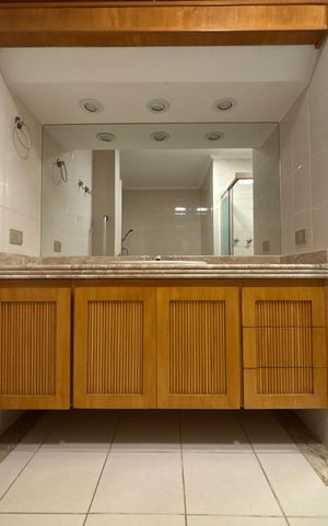 Apartamento à venda com 220m², 3 quartos e 2 vagasBanheiro