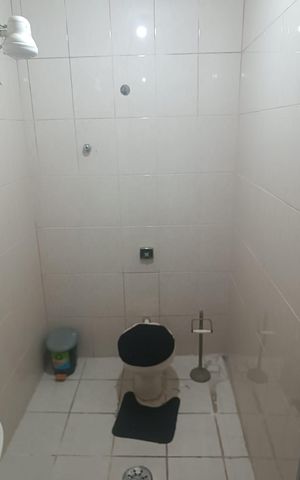 Casa à venda com 100m², 3 quartos e sem vaga Casa à venda com 100m², 3 quartos e sem vagaBanheiro