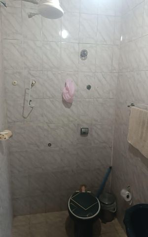 Casa à venda com 100m², 3 quartos e sem vaga Casa à venda com 100m², 3 quartos e sem vagaBanheiro