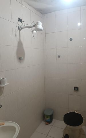 Casa à venda com 100m², 3 quartos e sem vaga Casa à venda com 100m², 3 quartos e sem vagaBanheiro