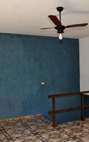 Casa à venda com 90m², 3 quartos e 2 vagas Casa à venda com 90m², 3 quartos e 2 vagasSala