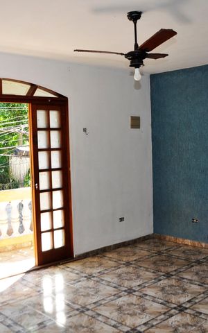 Casa à venda com 90m², 3 quartos e 2 vagas Casa à venda com 90m², 3 quartos e 2 vagasSala