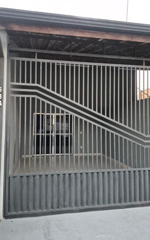 Casa à venda com 306m², 5 quartos e 3 vagasFachada