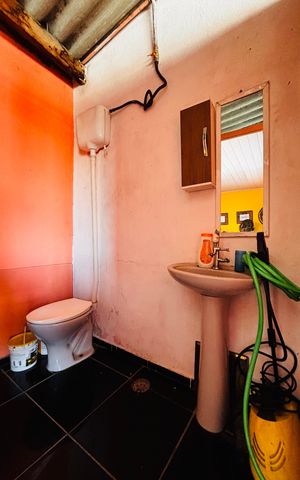 Casa à venda com 120m², 4 quartos e 1 vaga Casa à venda com 120m², 4 quartos e 1 vagaBanheiro varanda