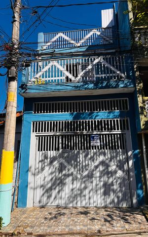 Casa à venda com 120m², 4 quartos e 1 vaga Casa à venda com 120m², 4 quartos e 1 vagaFachada
