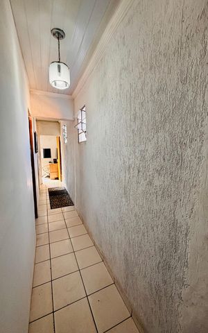 Casa à venda com 120m², 4 quartos e 1 vaga Casa à venda com 120m², 4 quartos e 1 vagaCorredor