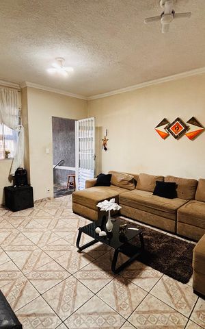 Casa à venda com 120m², 4 quartos e 1 vaga Casa à venda com 120m², 4 quartos e 1 vagaSala