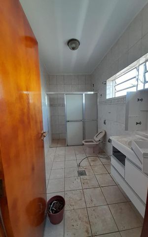 Apartamento para alugar com 250m², 4 quartos e 1 vaga Apartamento para alugar com 250m², 4 quartos e 1 vagaBanheiro