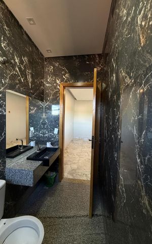 Casa à venda com 332m², 6 quartos e 4 vagasBanheiro da suíte 