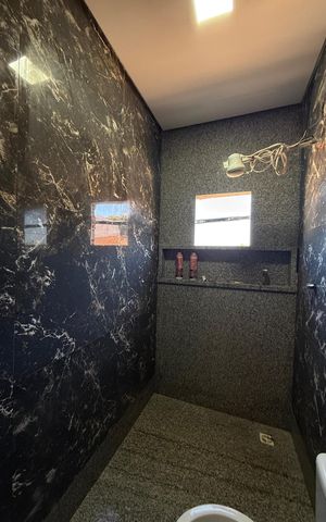 Casa à venda com 332m², 6 quartos e 4 vagasBanheiro da suíte 