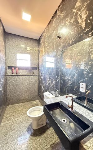 Casa à venda com 332m², 6 quartos e 4 vagasBanheiro da suíte 