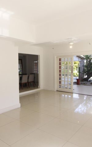 Casa de condomínio para alugar com 550m², 5 quartos e 4 vagasSala 1