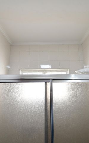 Casa de condomínio para alugar com 235m², 3 quartos e 4 vagasBanheiro Social