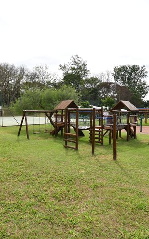 Casa de condomínio para alugar com 235m², 3 quartos e 4 vagasÁrea comum - Playground