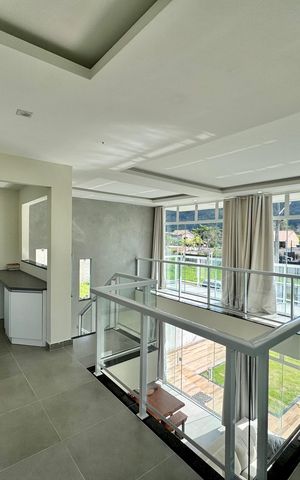 Casa de condomínio à venda com 180m², 3 quartos e 2 vagas Casa de condomínio à venda com 180m², 3 quartos e 2 vagasHall Dormitórios