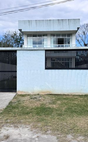 Casa de condomínio à venda com 180m², 3 quartos e 2 vagas Casa de condomínio à venda com 180m², 3 quartos e 2 vagasFachada