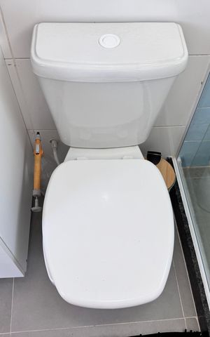 Casa de condomínio à venda com 180m², 3 quartos e 2 vagas Casa de condomínio à venda com 180m², 3 quartos e 2 vagasBanheiro Social