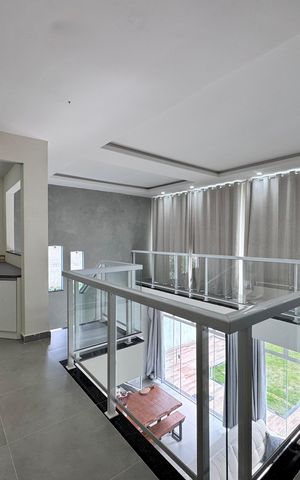Casa de condomínio à venda com 180m², 3 quartos e 2 vagas Casa de condomínio à venda com 180m², 3 quartos e 2 vagasHall Dormitórios