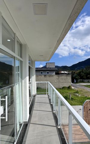 Casa de condomínio à venda com 180m², 3 quartos e 2 vagas Casa de condomínio à venda com 180m², 3 quartos e 2 vagasVaranda