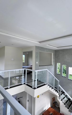 Casa de condomínio à venda com 180m², 3 quartos e 2 vagas Casa de condomínio à venda com 180m², 3 quartos e 2 vagasHall Dormitórios