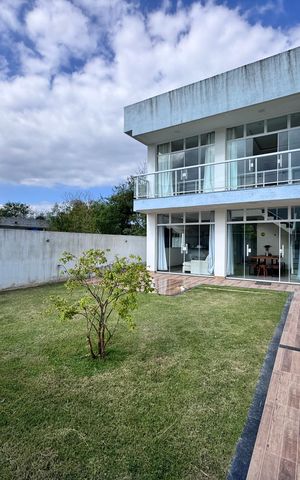 Casa de condomínio à venda com 180m², 3 quartos e 2 vagas Casa de condomínio à venda com 180m², 3 quartos e 2 vagasÁrea externa