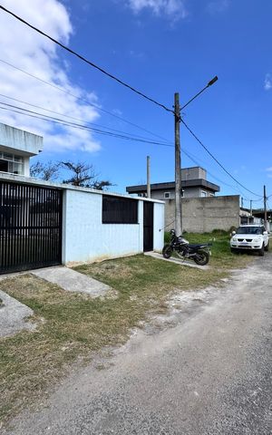 Casa de condomínio à venda com 180m², 3 quartos e 2 vagas Casa de condomínio à venda com 180m², 3 quartos e 2 vagasFachada