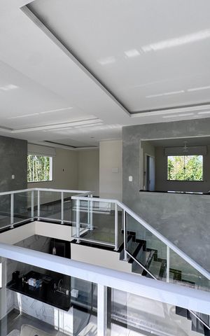 Casa de condomínio à venda com 180m², 3 quartos e 2 vagas Casa de condomínio à venda com 180m², 3 quartos e 2 vagasHall Dormitórios