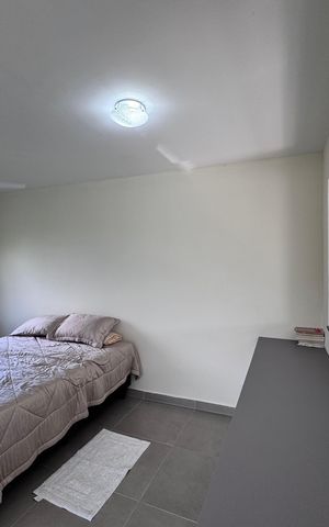 Casa de condomínio à venda com 180m², 3 quartos e 2 vagas Casa de condomínio à venda com 180m², 3 quartos e 2 vagasSuíte